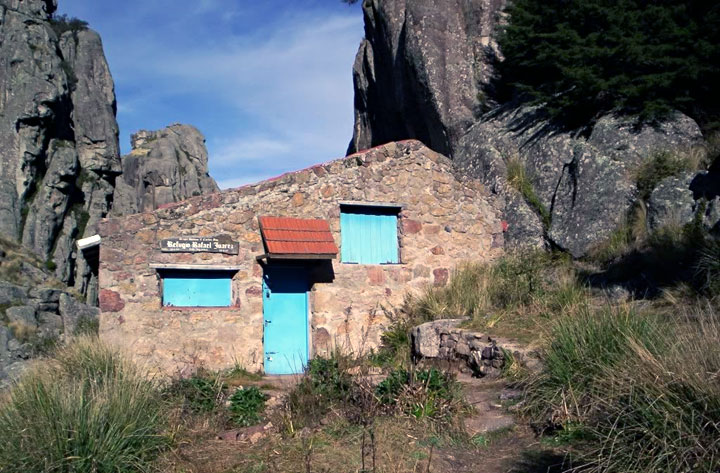 Refugio Rafael Juárez del Club Andino Carlos Paz, Los Gigantes 