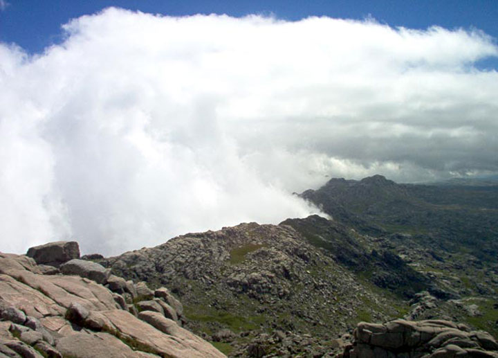 Vista desde la cima del Cerro Champaquí 