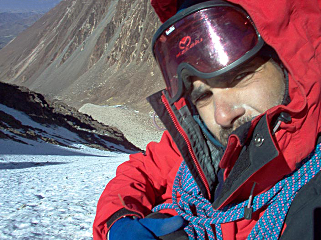 Guillermo Martin a los 5400 mts. Nevado de Cachi, Salta.