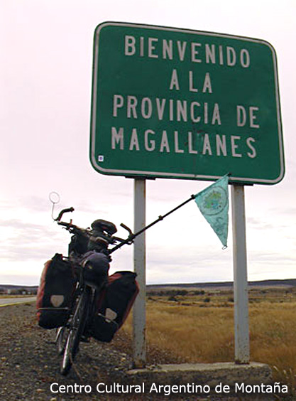 Ingreso a la Provincia de Magallanes, Chile. Cerca del estrecho de Magallanes, Tierra del Fuego