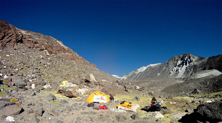 Campamento Isla de las Piedras. Expedición femenina al Nevado de Cachi