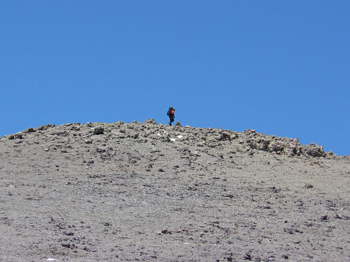 Otro detalle de la cumbre. Foto: Marcelo Scanu. Primer ascenso al cerro Presidente Perón, San Juan