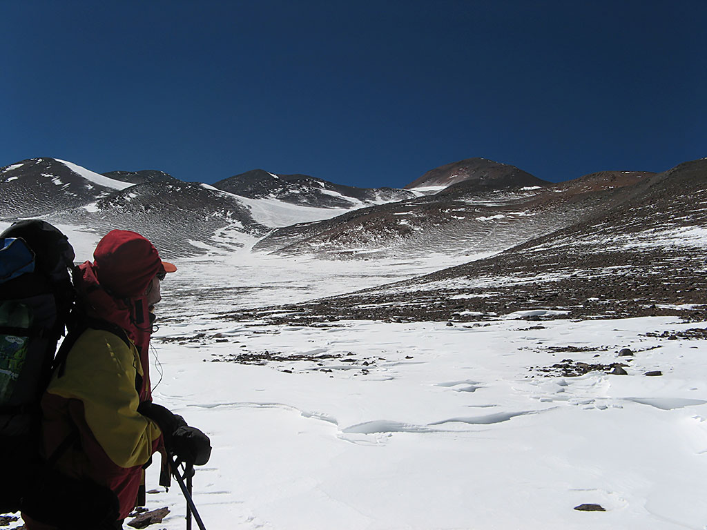 Expedición a través de los Andes de Atacama camino al Volcán Veladero y el Pissis.