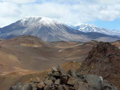 Desde la cumbre Norte del Bertrand mirando hacia el San Francisco y detrás El Muerto.