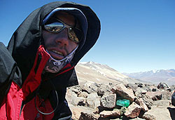 Cumbre en el Cerro Cordobita, Catamarca. Apacheta construida por Matias Vivanco en la cumbre