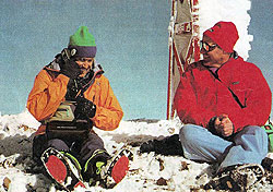 Jose Luis Fonrouge y Agostino Rocca en la cumbre del Volcán Copahue, Neuquén