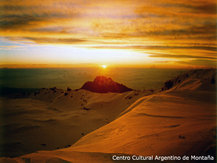 Atardecer, Monte Kilimanjaro, Africa. Cuentos y Leyendas de Montaña