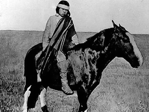 Aborigenes de la patagonia argentina. El singular misterio de la aparición de los cueros. Cuentos y Leyendas de Montaña.