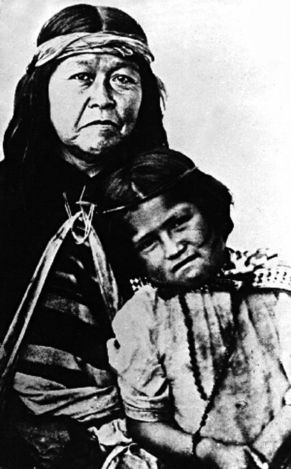 Aborigenes de la patagonia argentina. El singular misterio de la aparición de los cueros. Cuentos y Leyendas de Montaña.