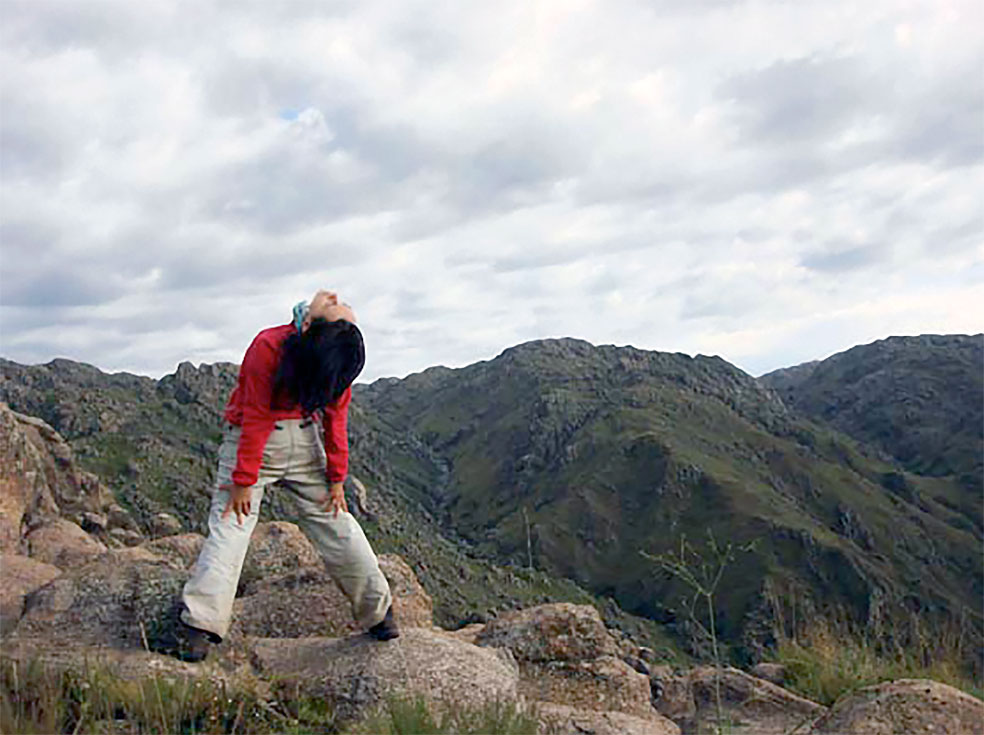 Flexión hacia atrás. Cerro Virorco, San Luis. Foto: M. Sanpedro